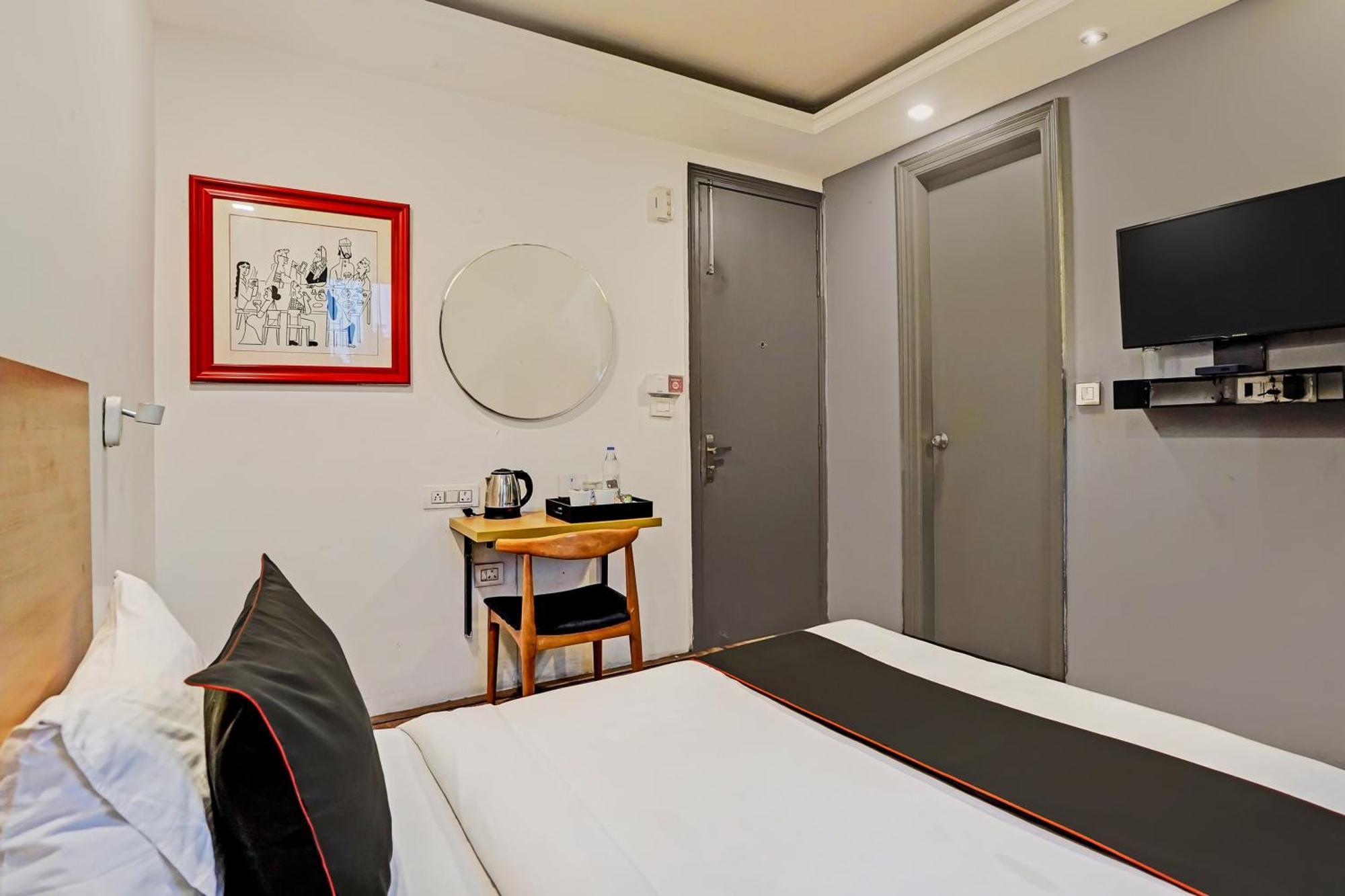 Hotel Collection O White Saffron Near Rohini Sector 18 Metro Station
