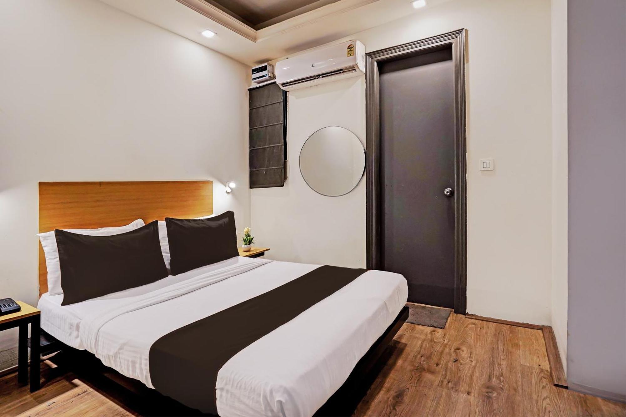 Hotel Collection O White Saffron Near Rohini Sector 18 Metro Station