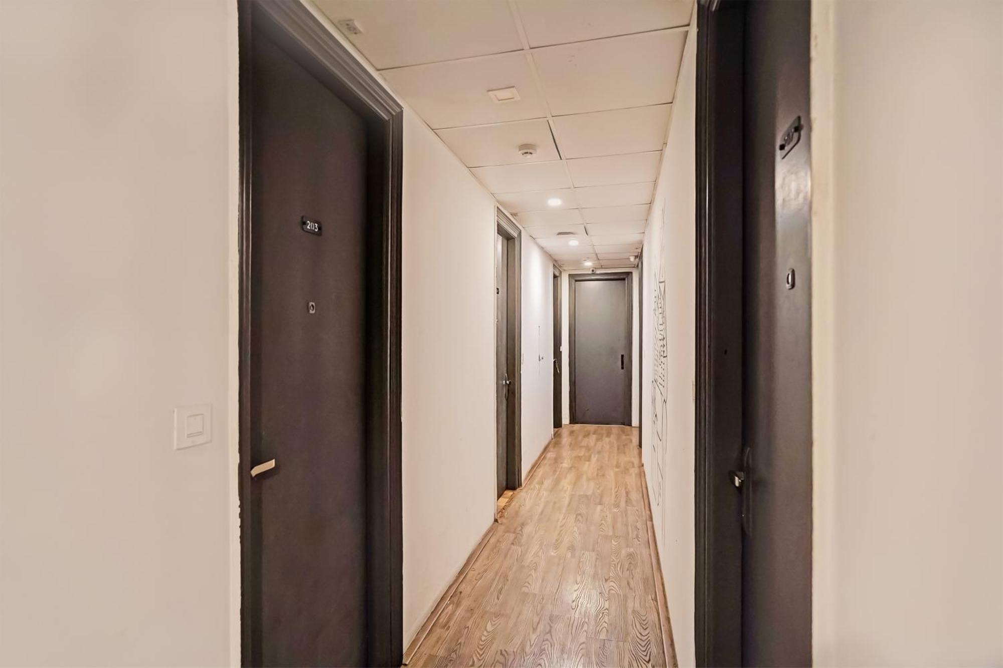 Hotel Collection O White Saffron Near Rohini Sector 18 Metro Station Delhi (National Capital Territory of India)